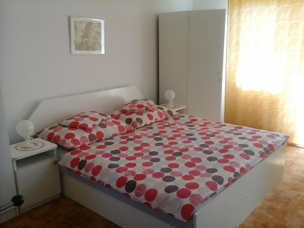 Petrovics Apartmanhaz 1 บุค ภายนอก รูปภาพ