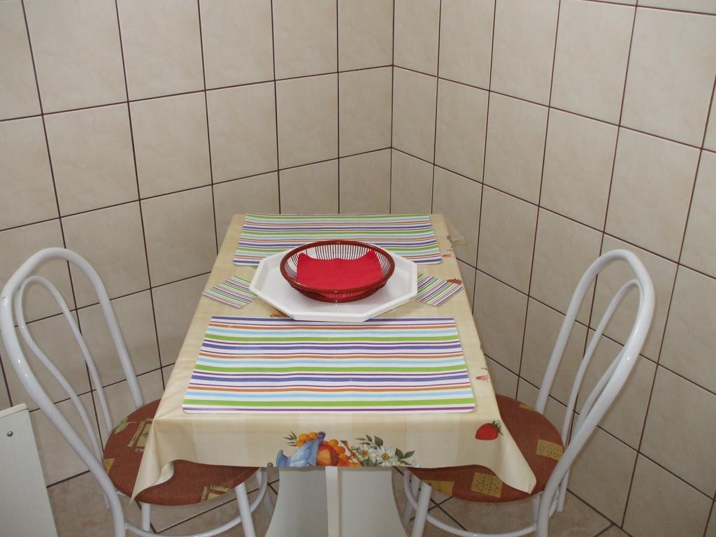 Petrovics Apartmanhaz 1 บุค ภายนอก รูปภาพ